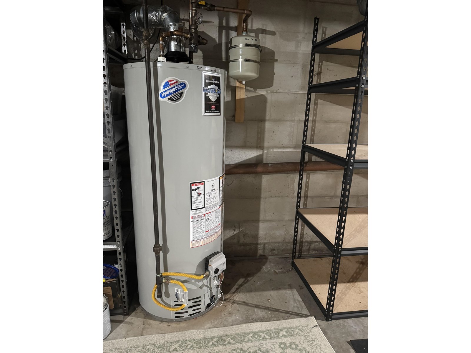 Hot water tank