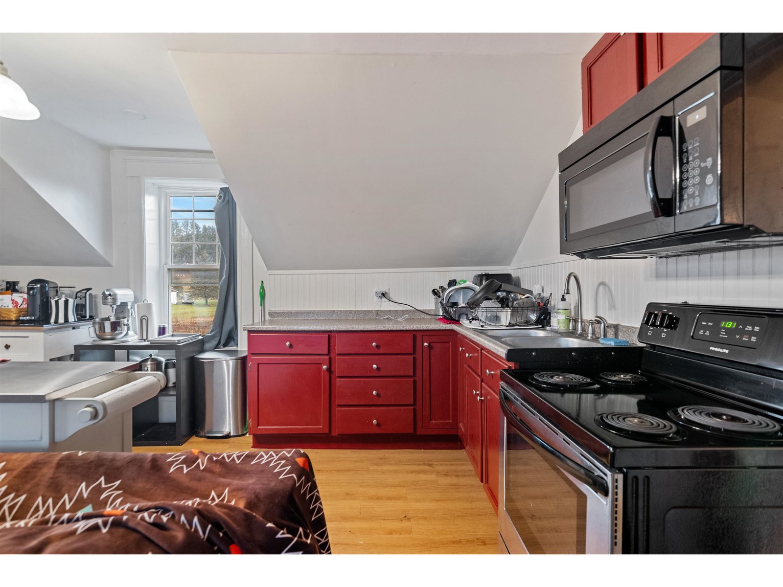 37a River Road