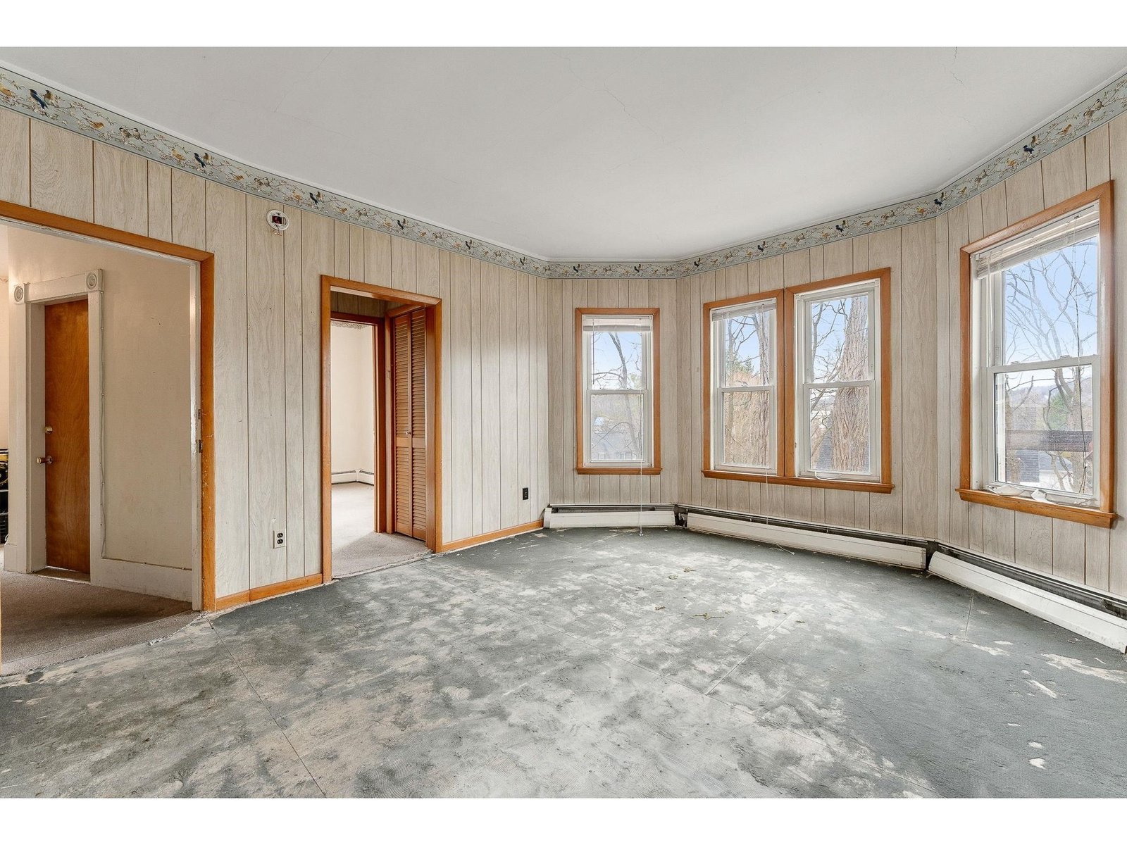 Unit 2, 2 bedroom/1 bath + bonus room, level 2