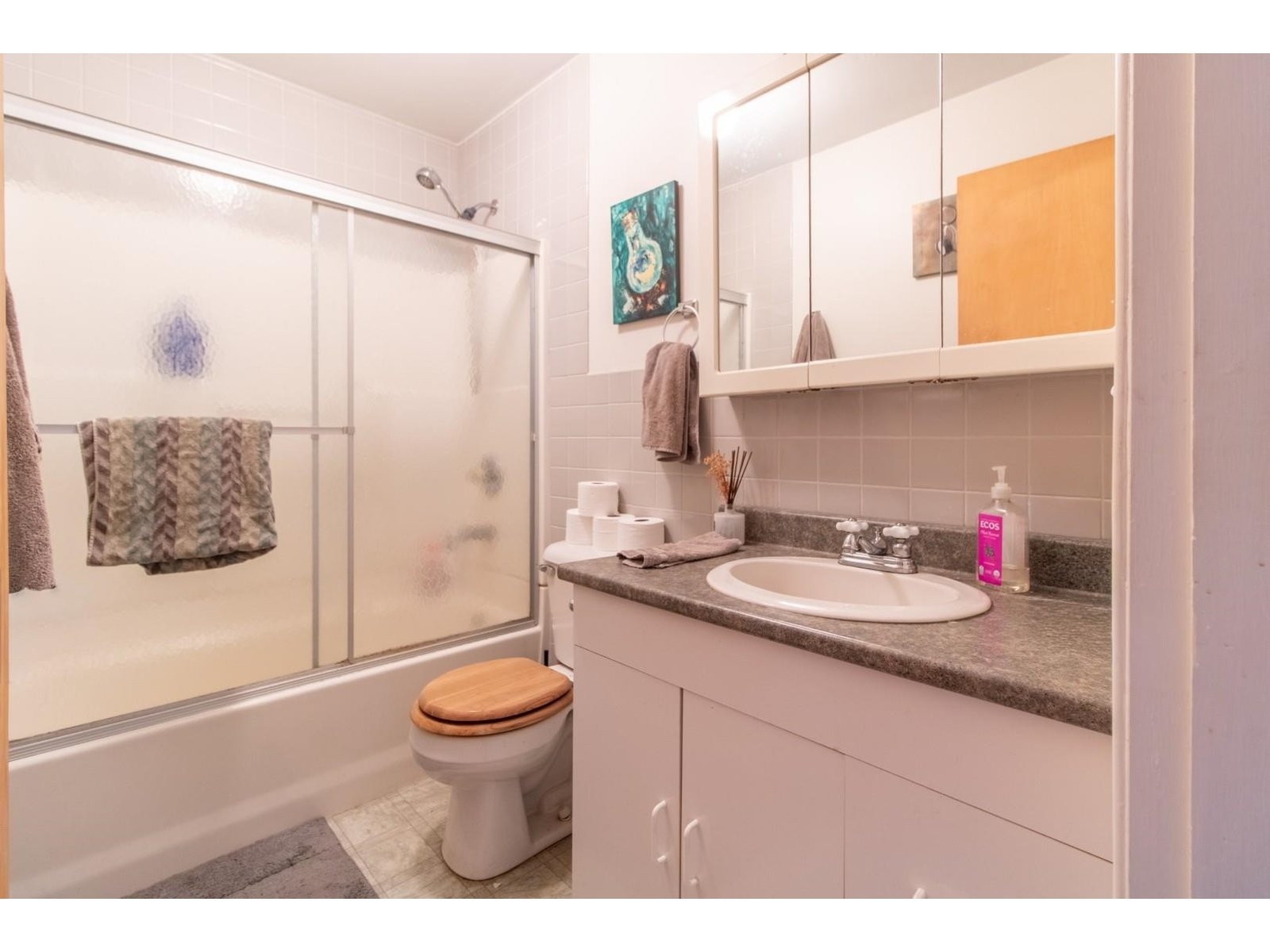 Full bathroom on main floor