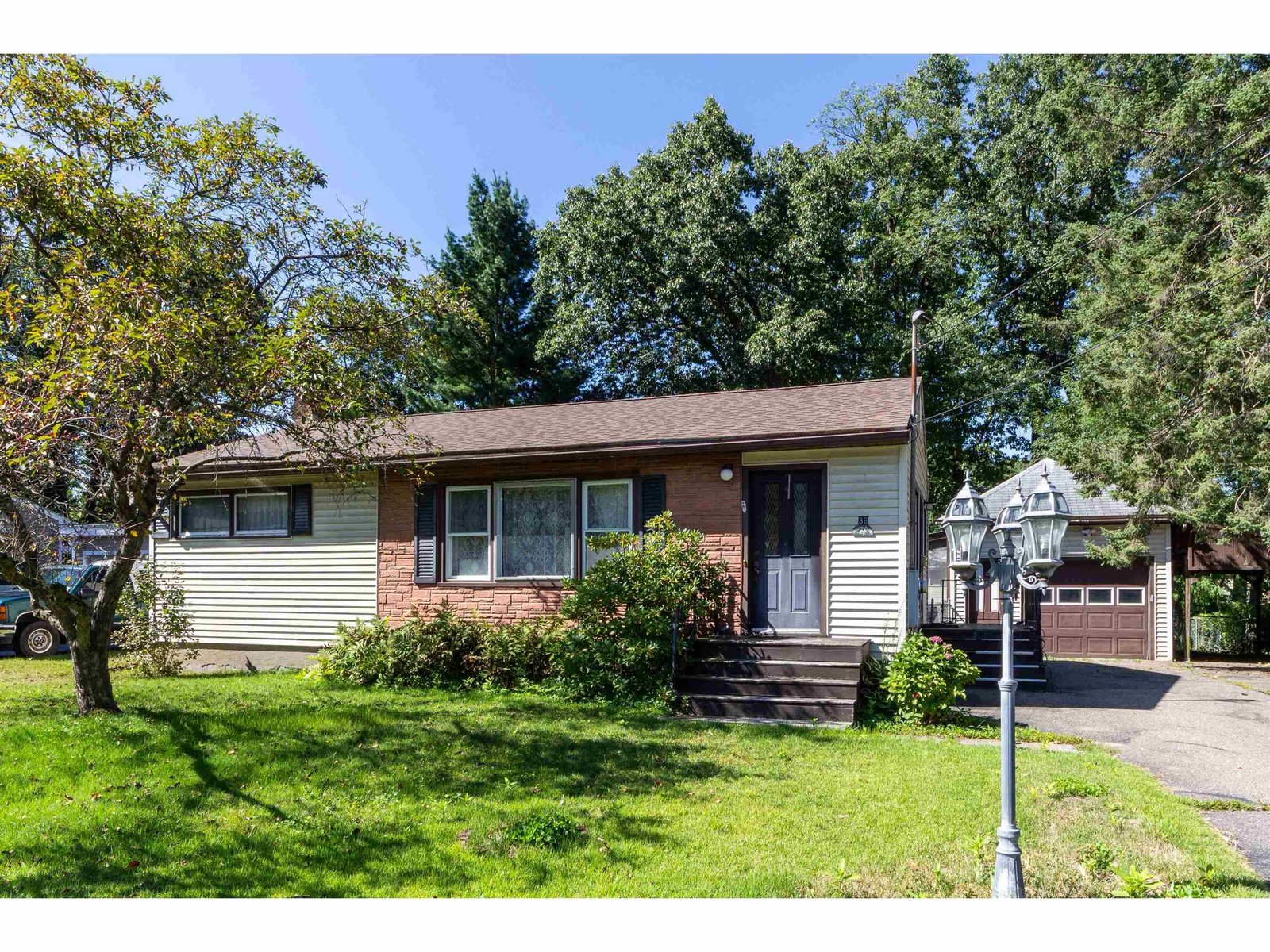 38 South Henry Court
