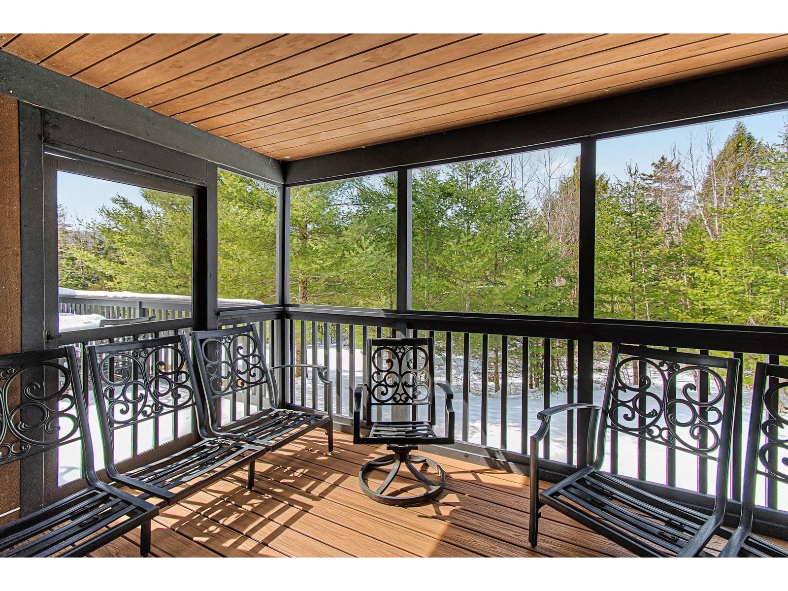 Screened in porch