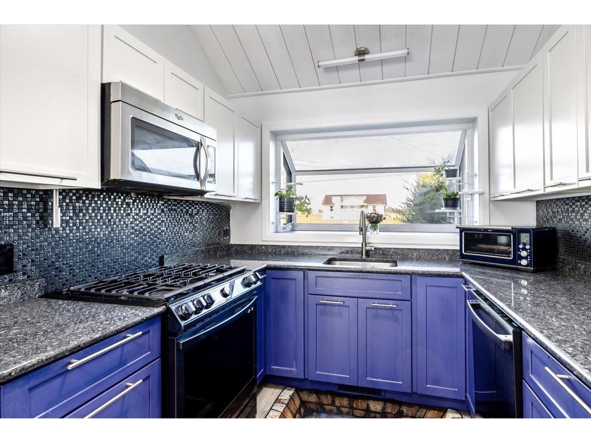 380 Lakewood Drive