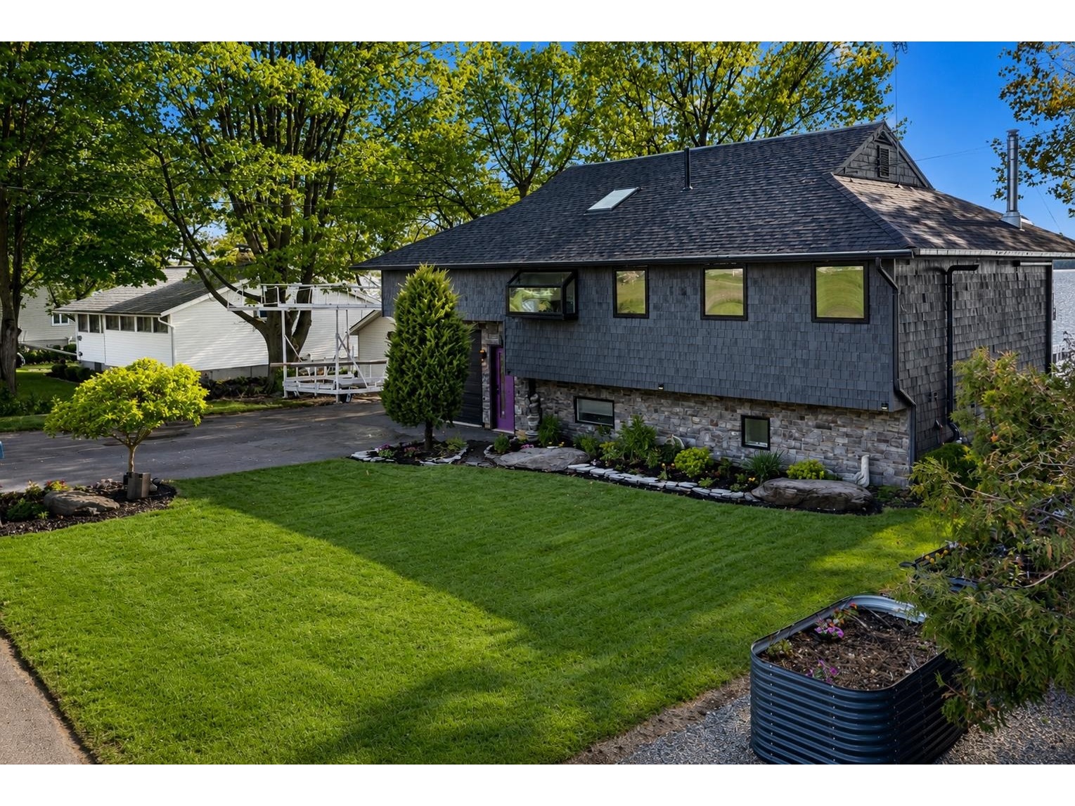 380 Lakewood Drive