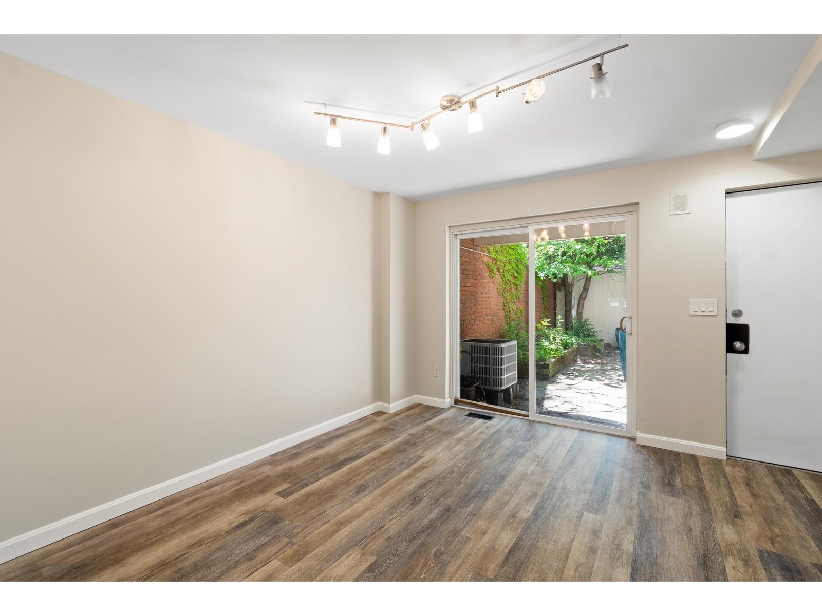 388 College Street, Unit 4