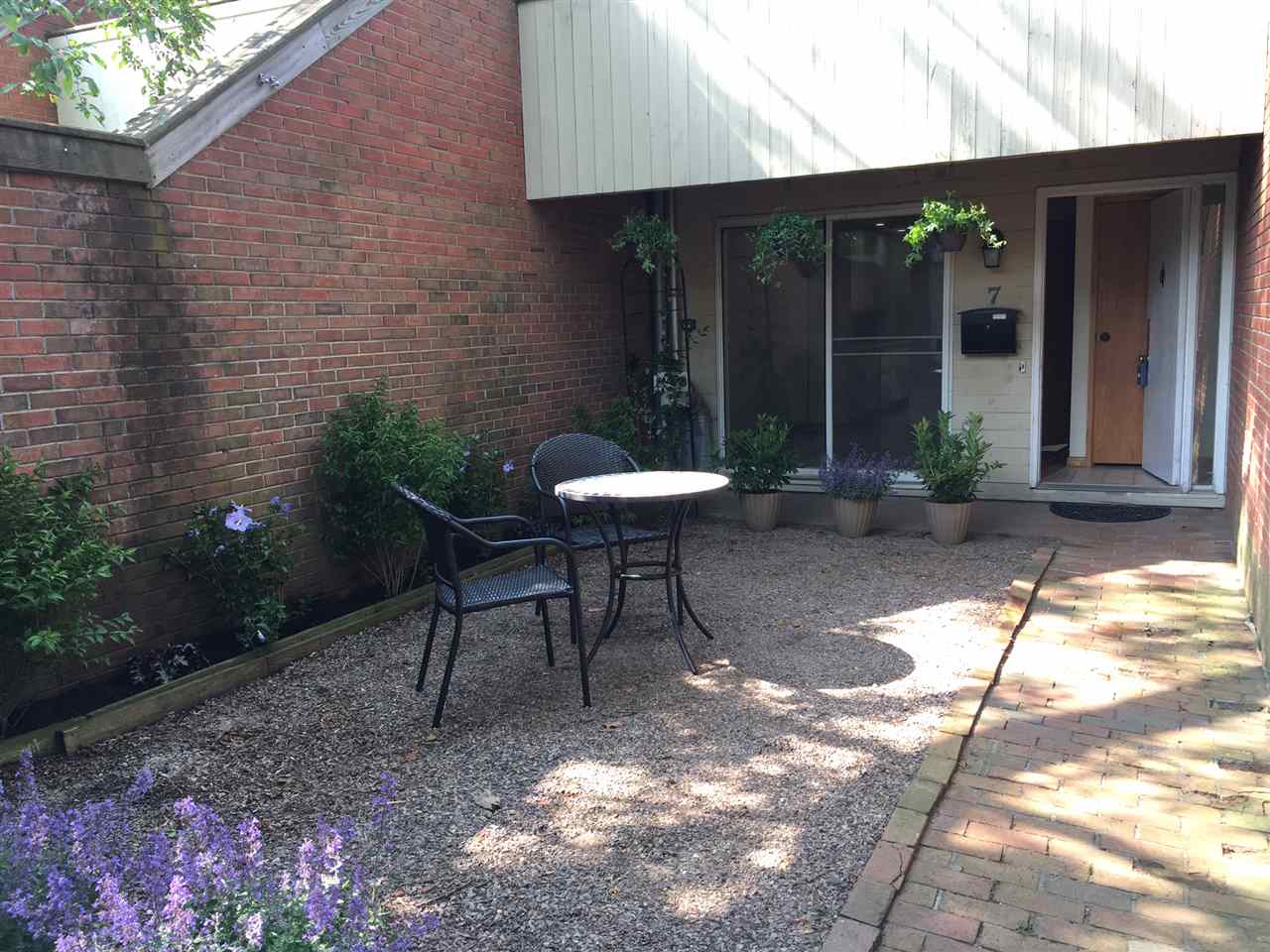 388 College Street, Unit 7