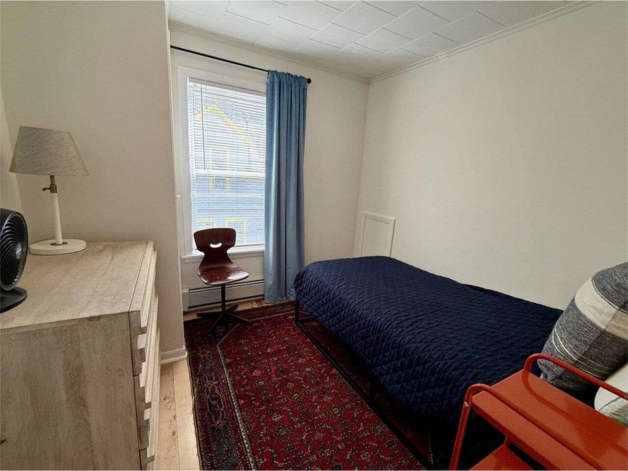Twin bedroom