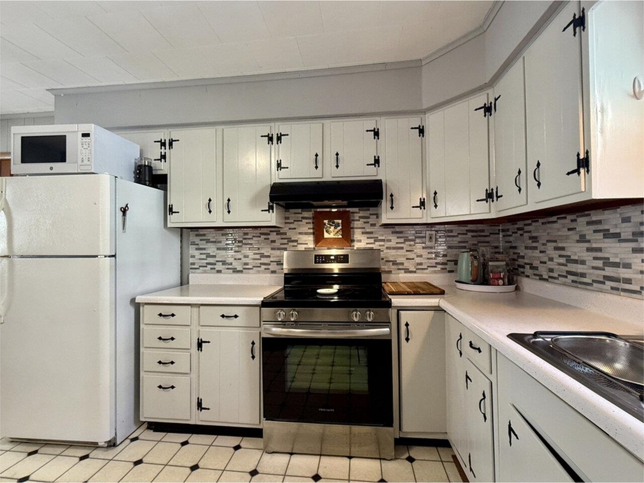 Kitchen has new stove