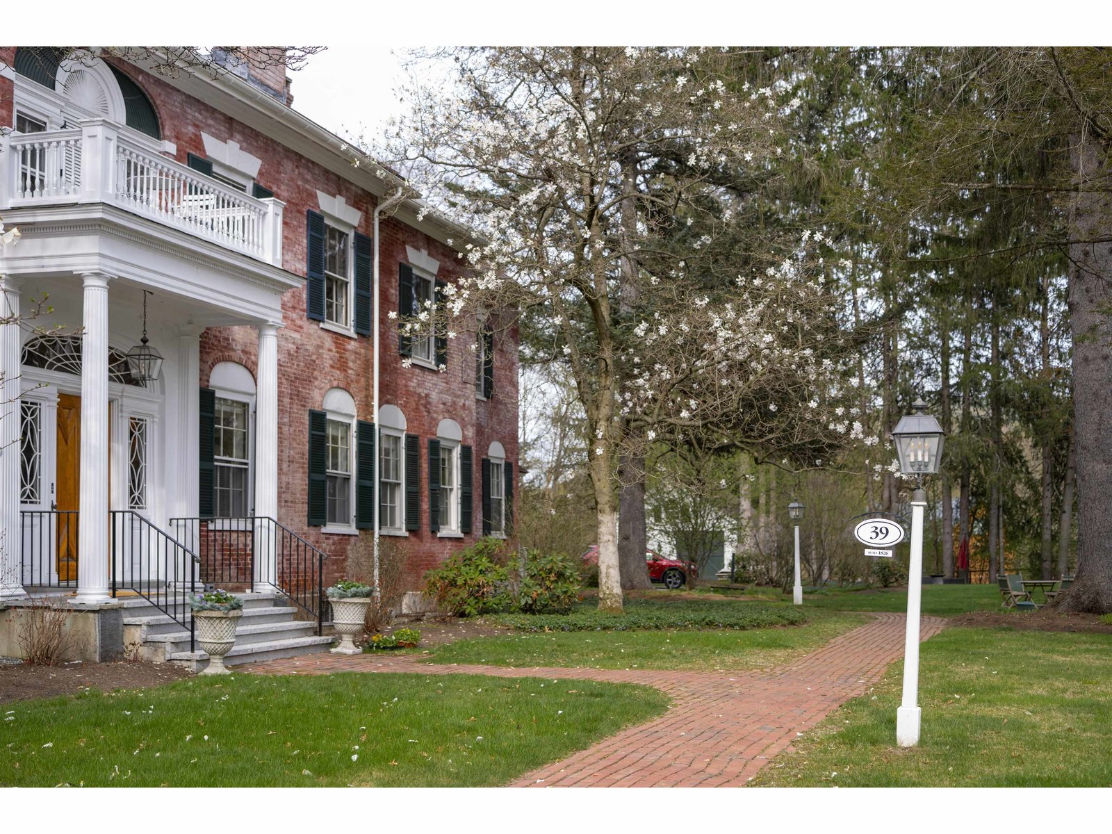 39 Elm Street, Unit B