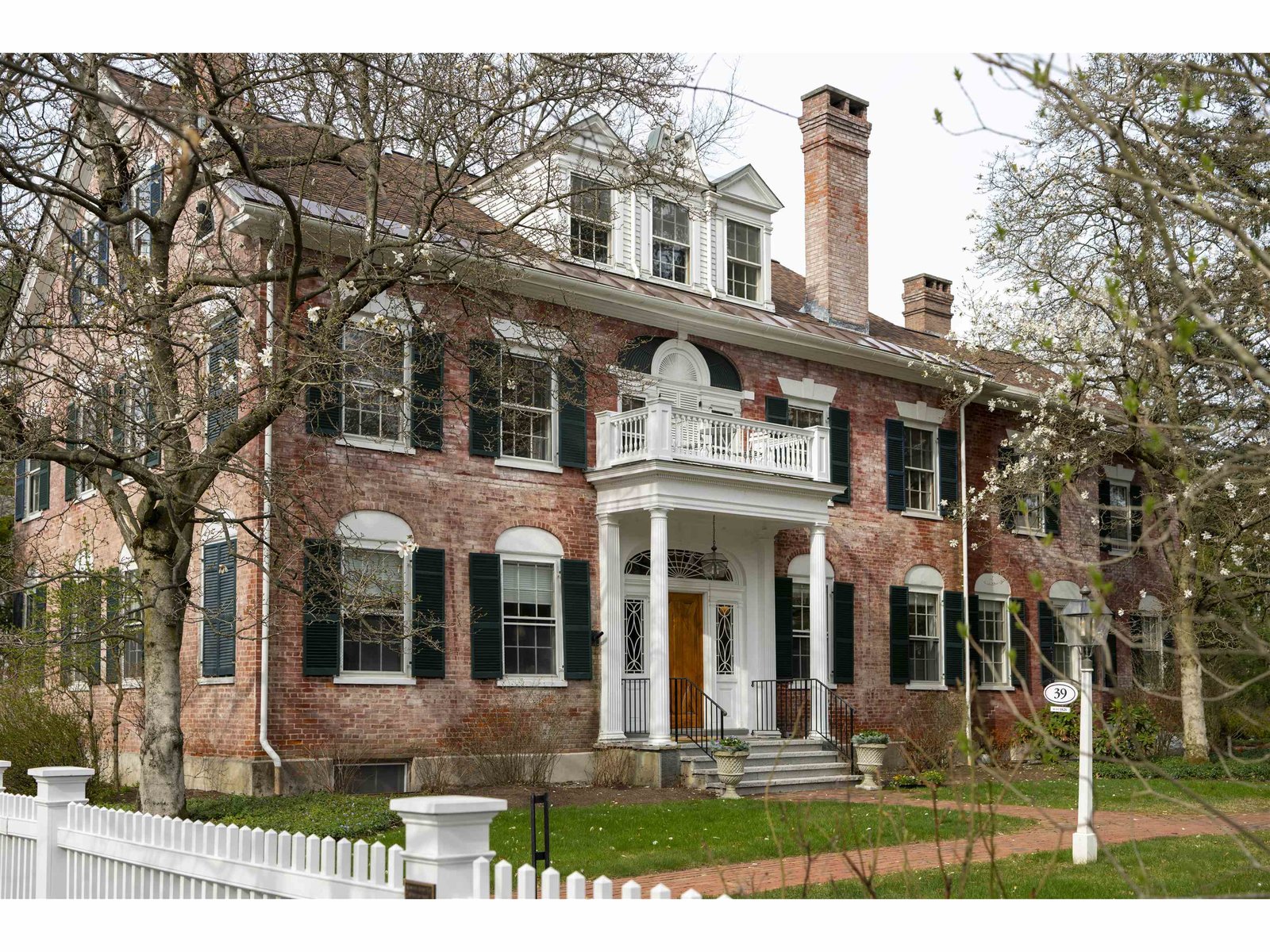 39 Elm Street, Woodstock