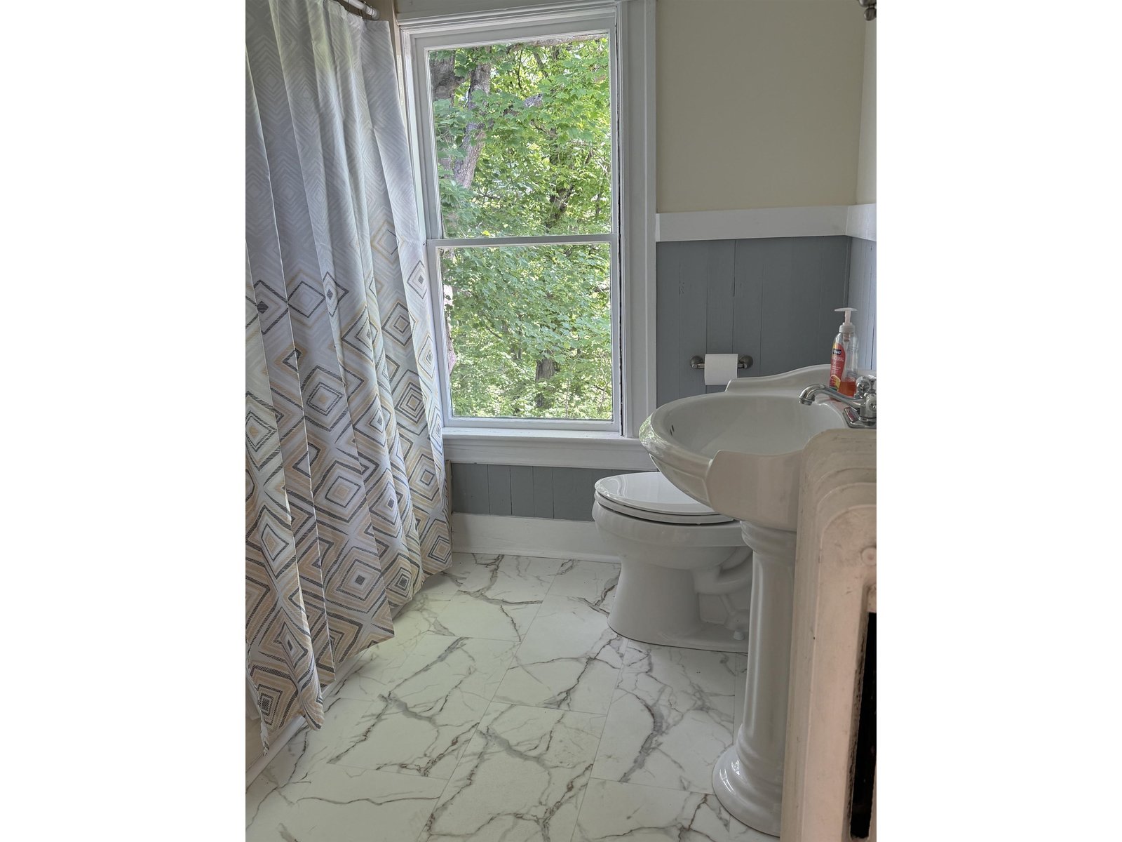 2nd floor 3/4 bath