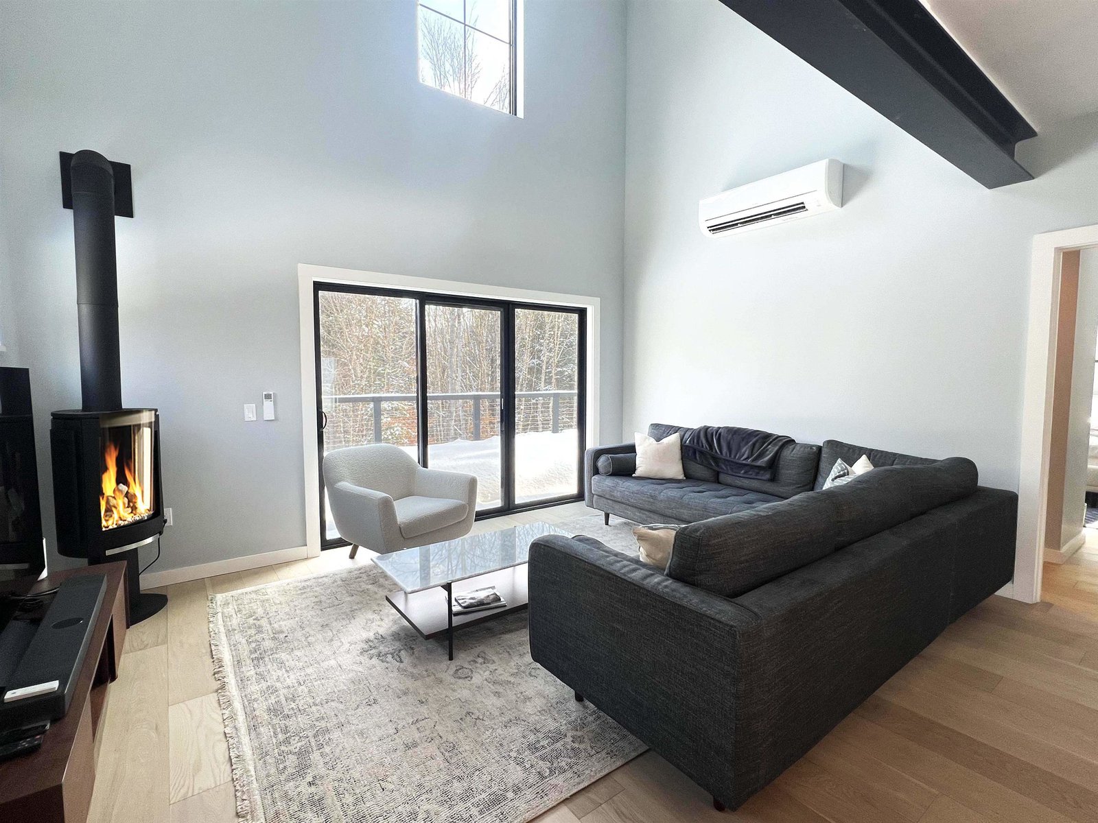 Livingroom w Cathedral Ceiling (likeness only)