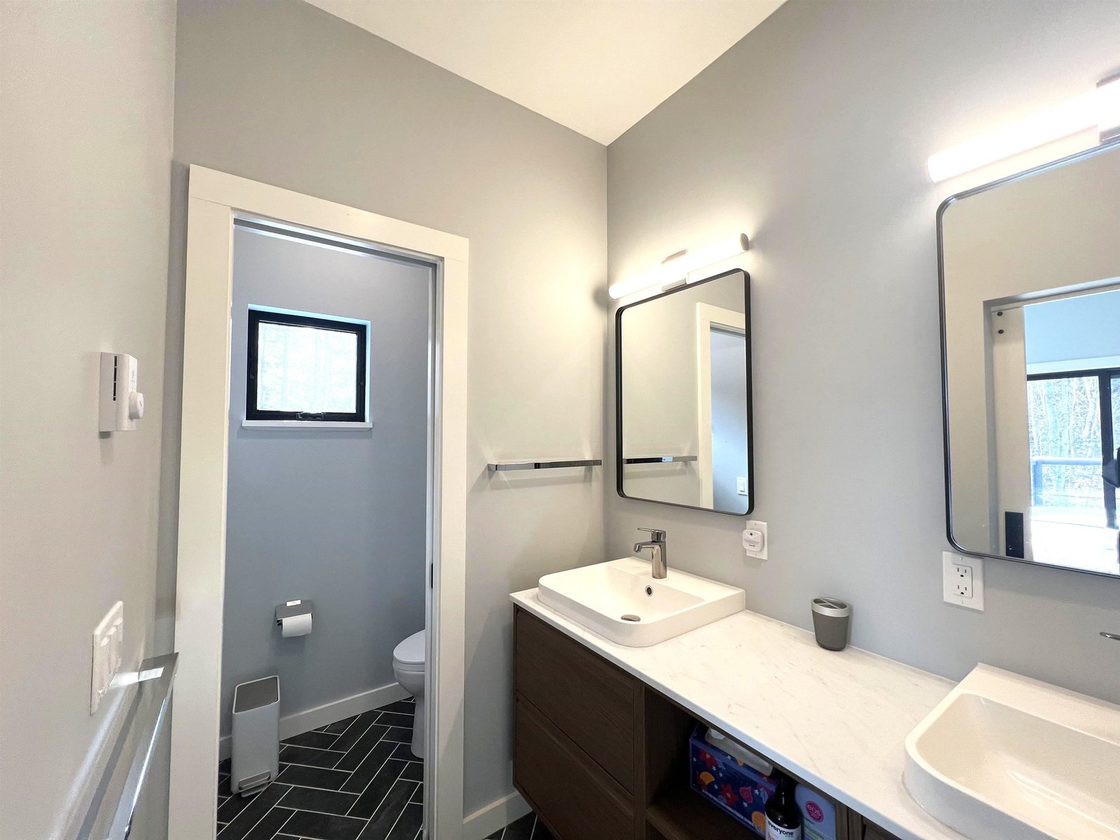 Bathroom (likeness only)