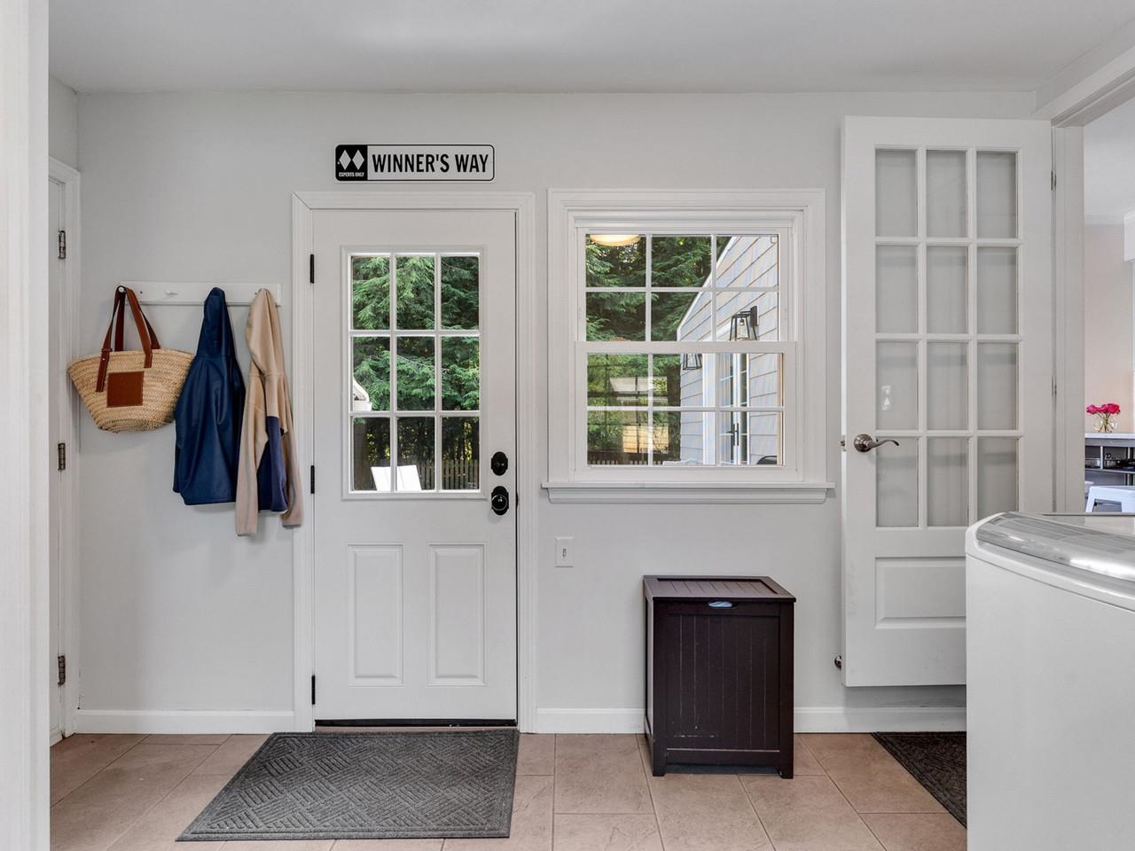 Entry to 39 Laurel Hill