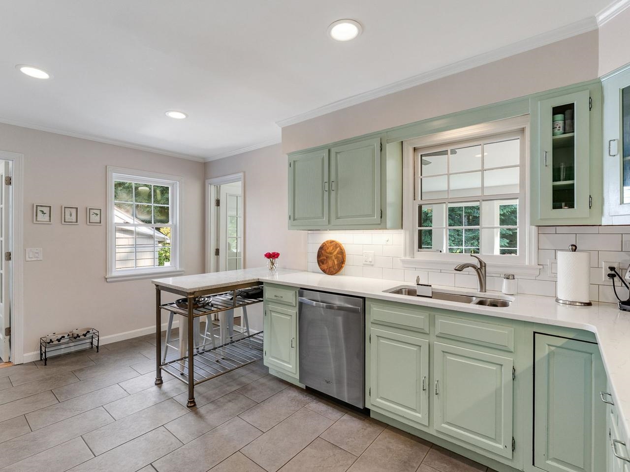 Bright Cook's Kitchen