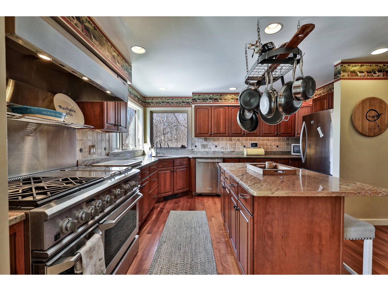 Chef's kitchen