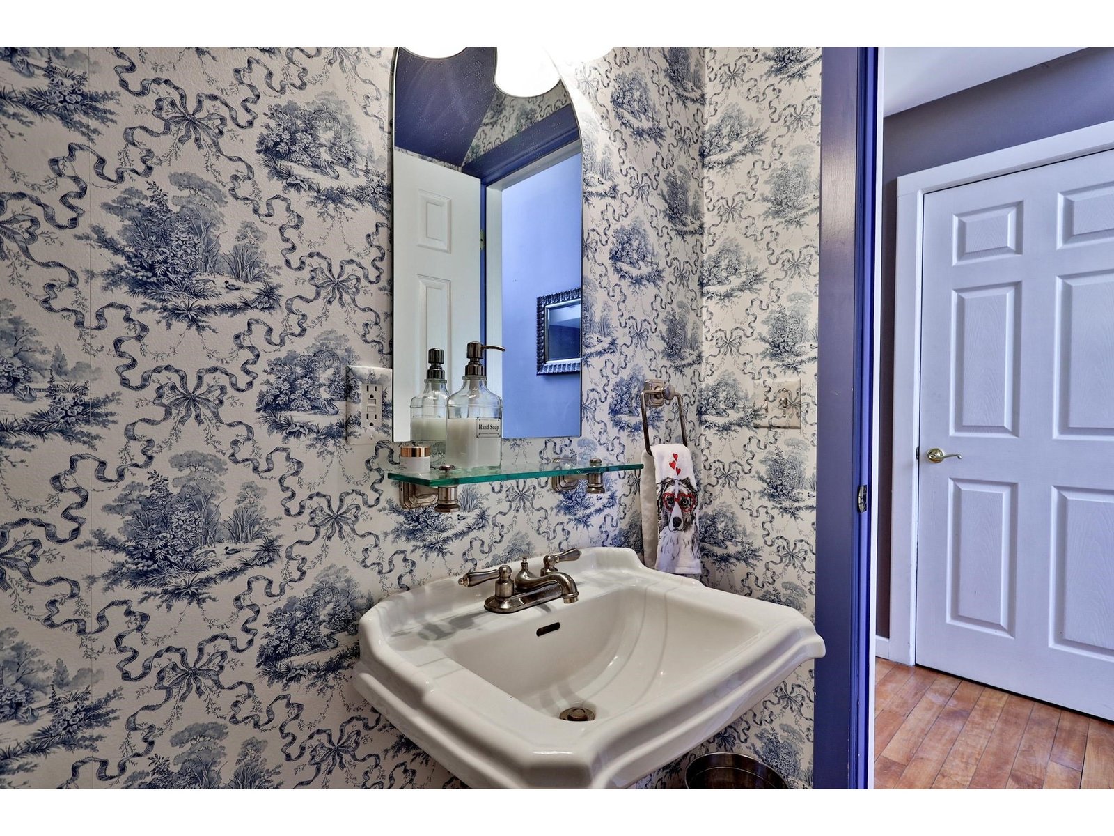 Powder room