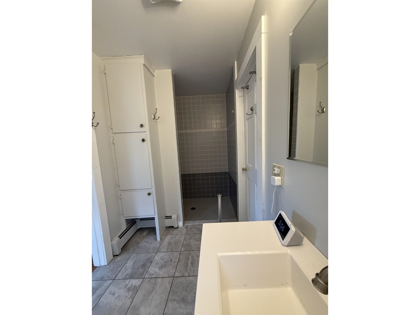 2nd view of jack & jill bathroom