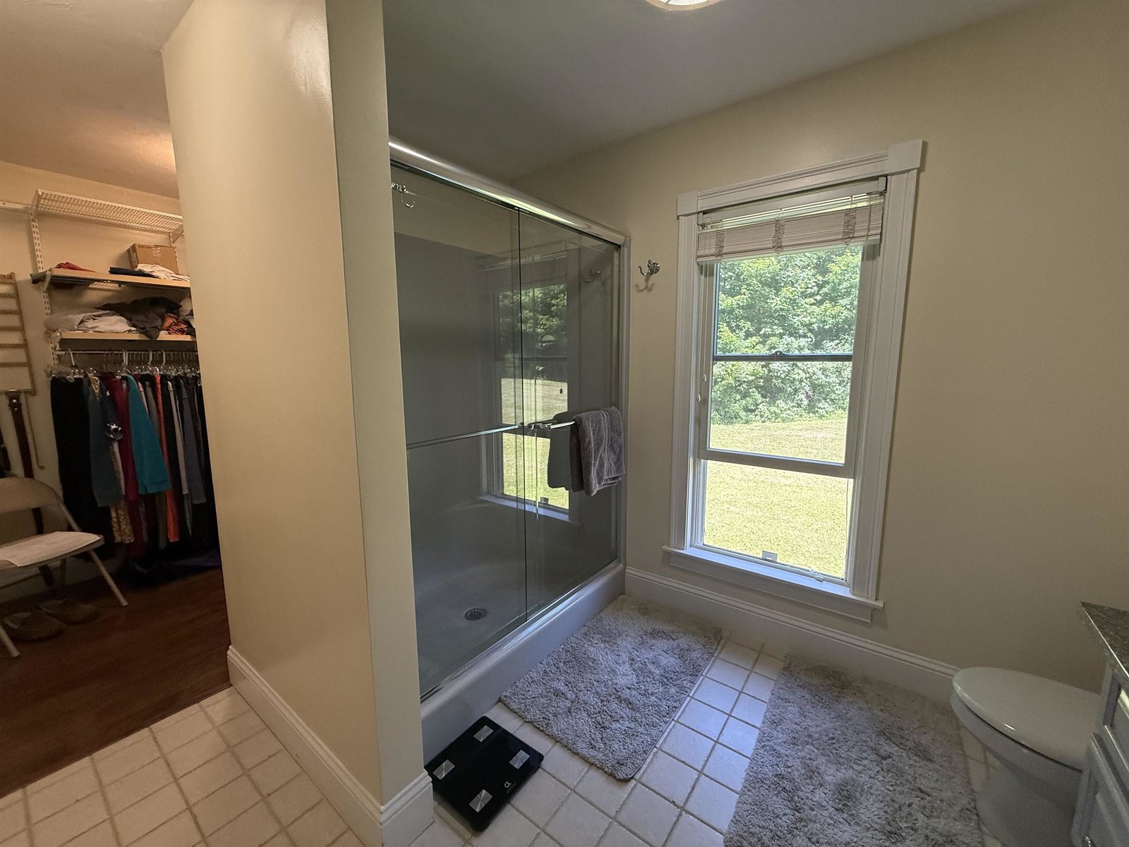 primary 3/4 bath to walk in closet