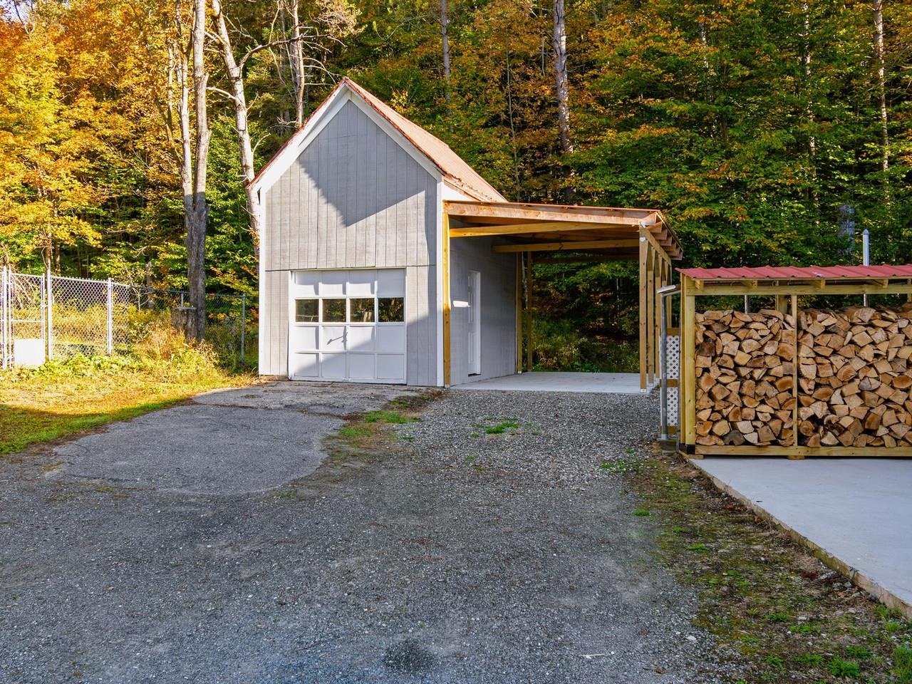 1-1/2 story barn w/new carport