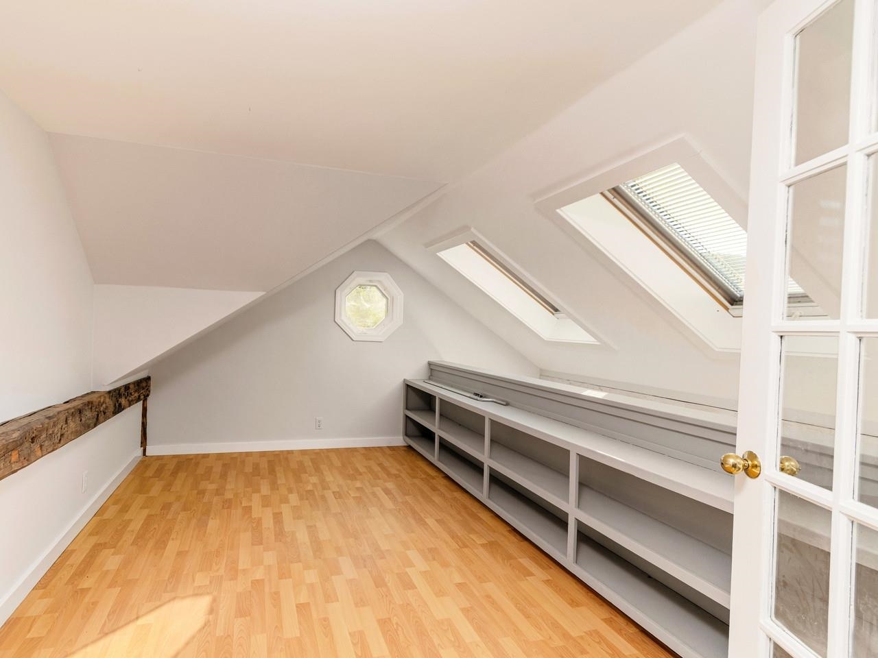 Lots of light & built-ins