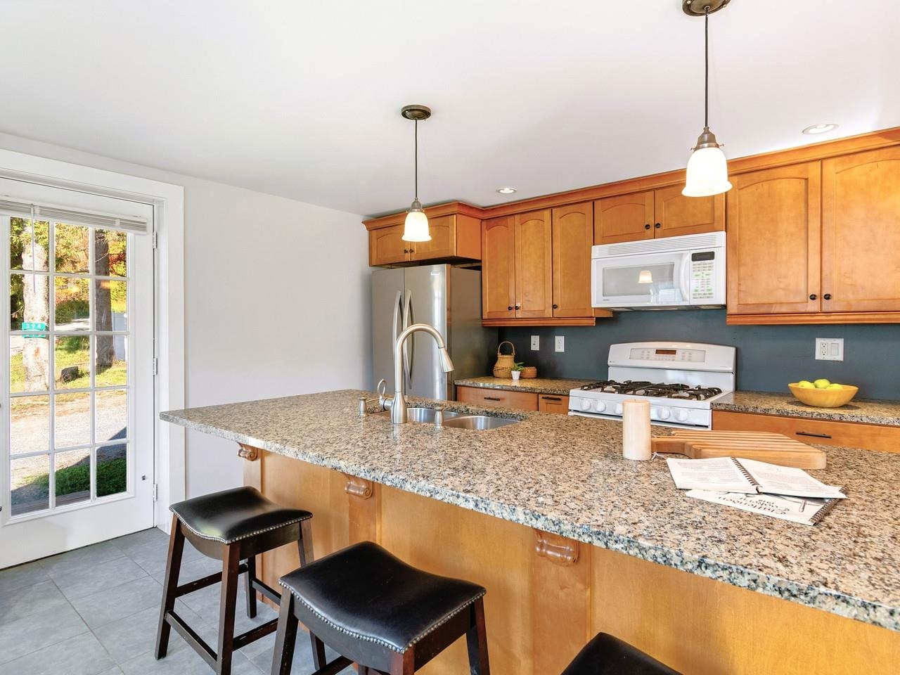 Eat-in kitchen