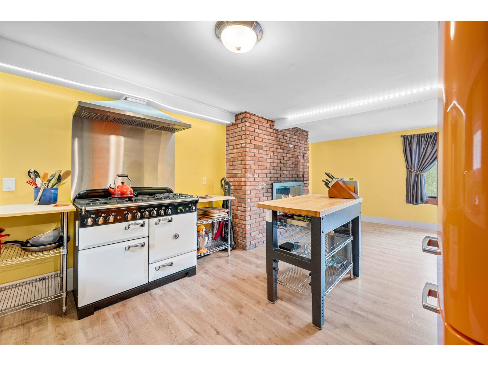 Kitchen with AGA range!