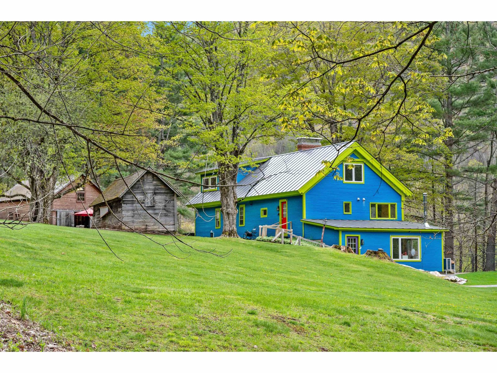 Classic Farmhouse, barn & sheds