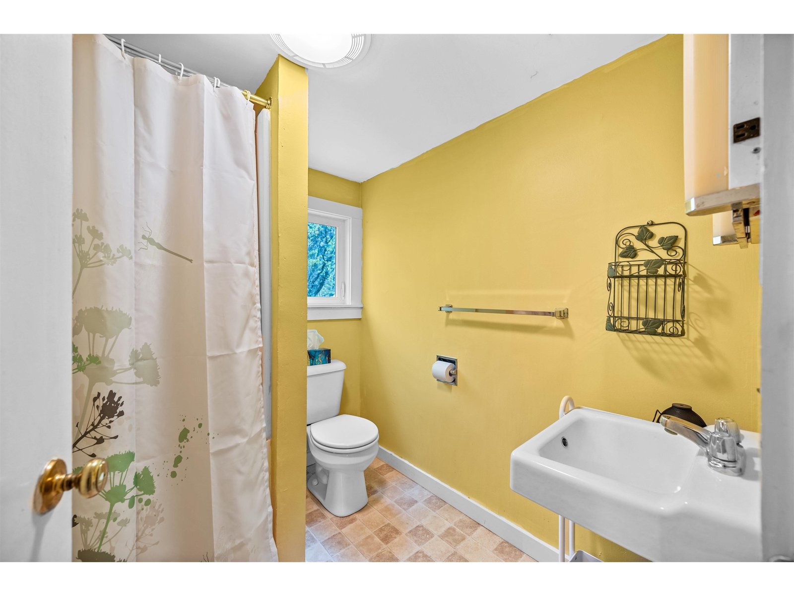 2nd floor 3/4 bath