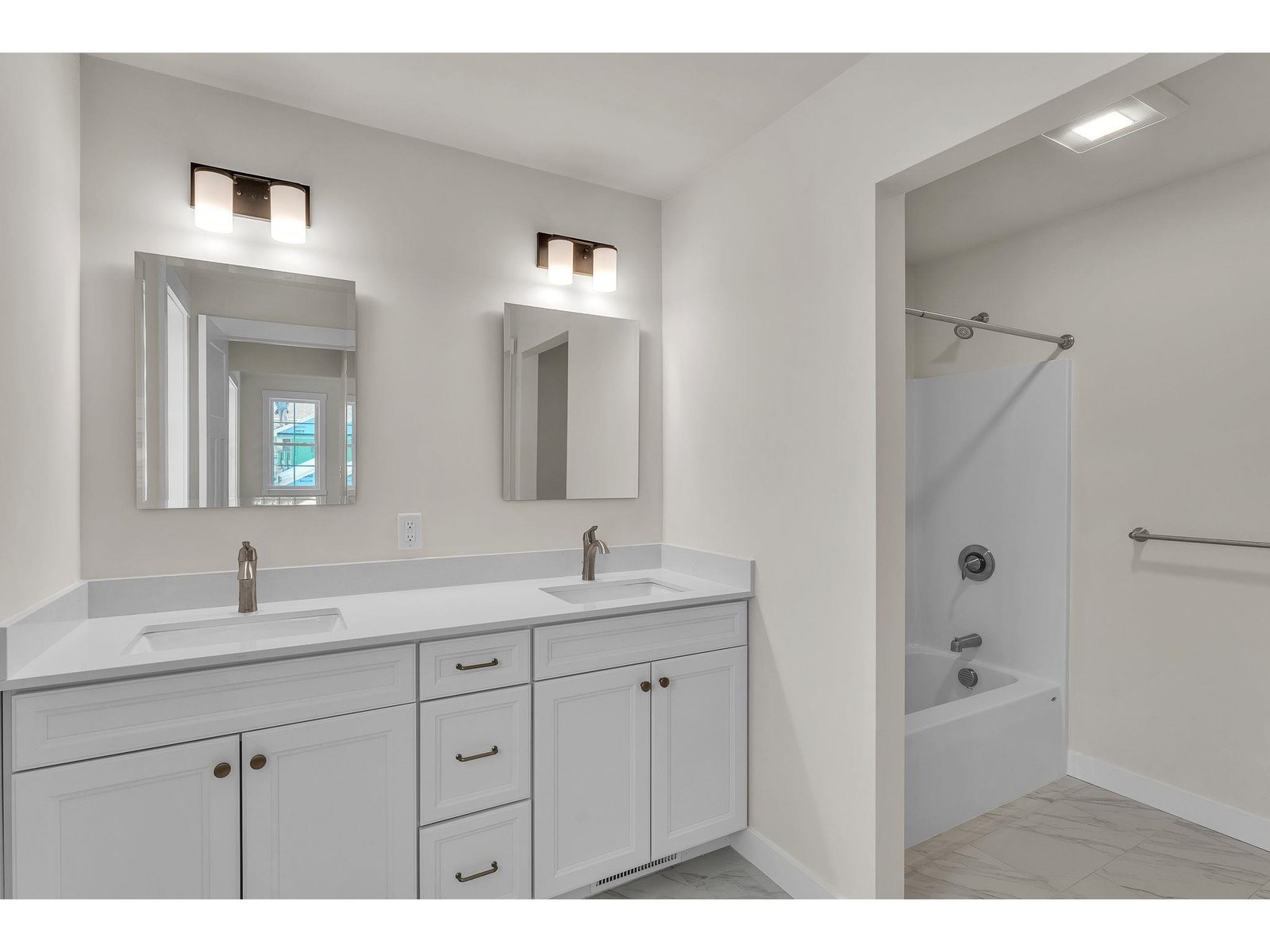 396 Commodore Drive, Unit 21