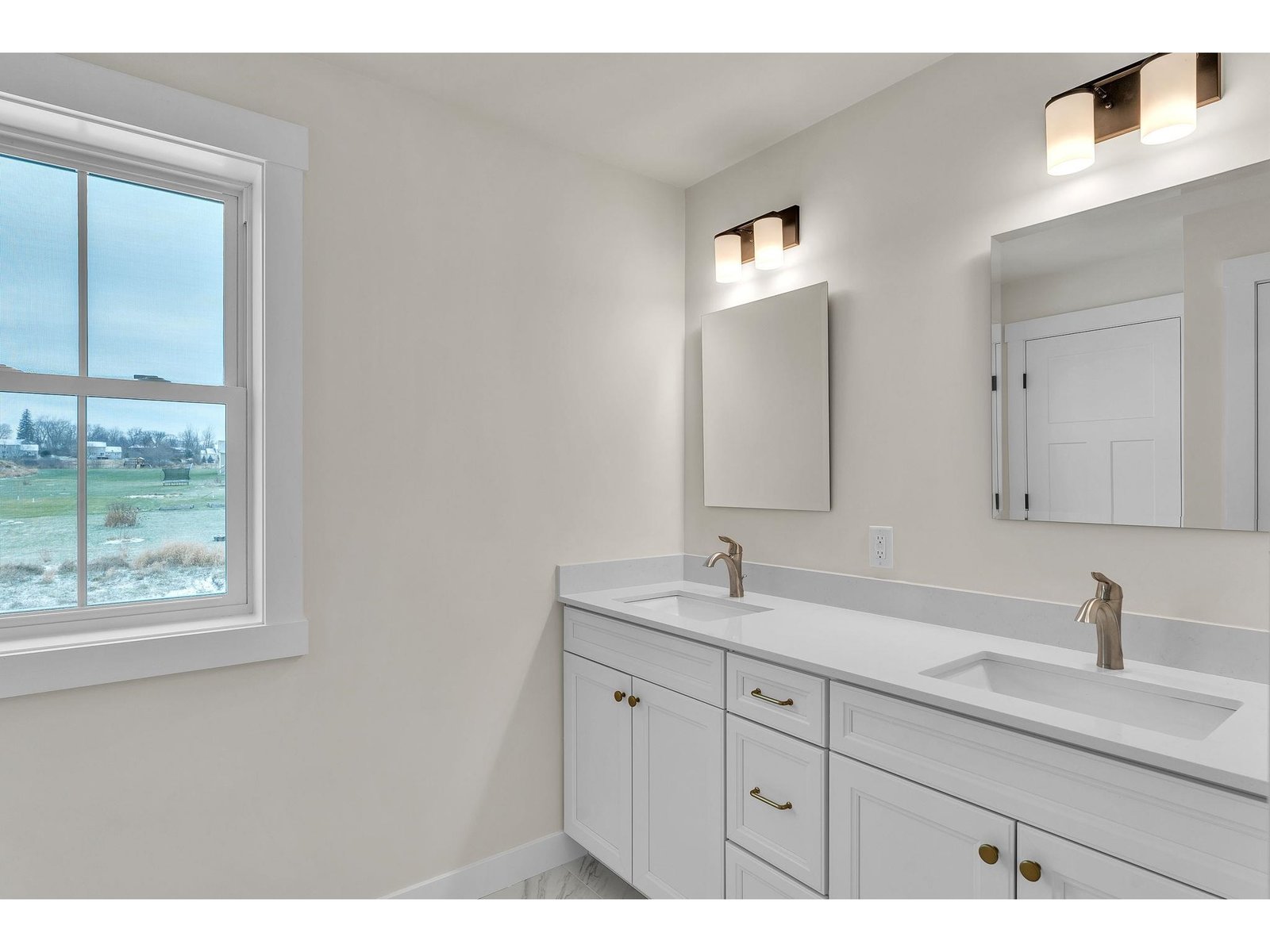396 Commodore Drive, Unit 21
