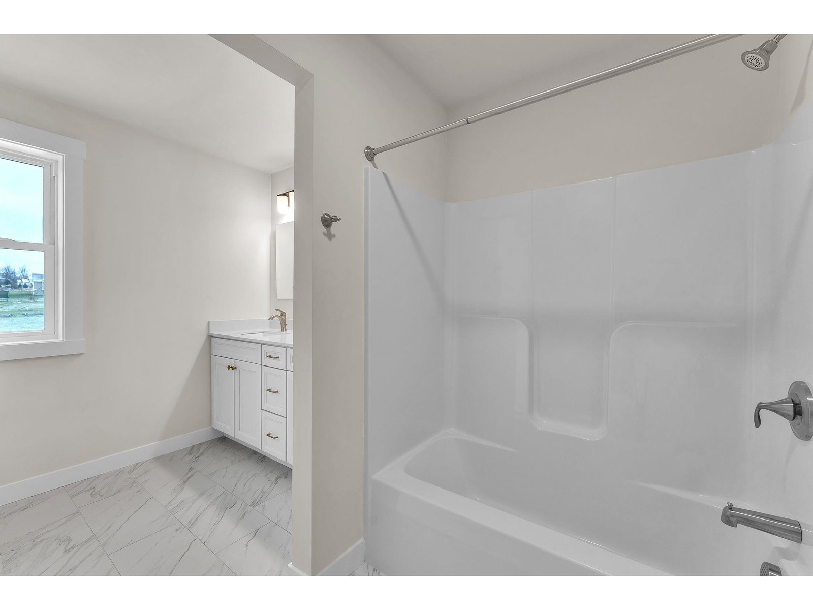 396 Commodore Drive, Unit 21