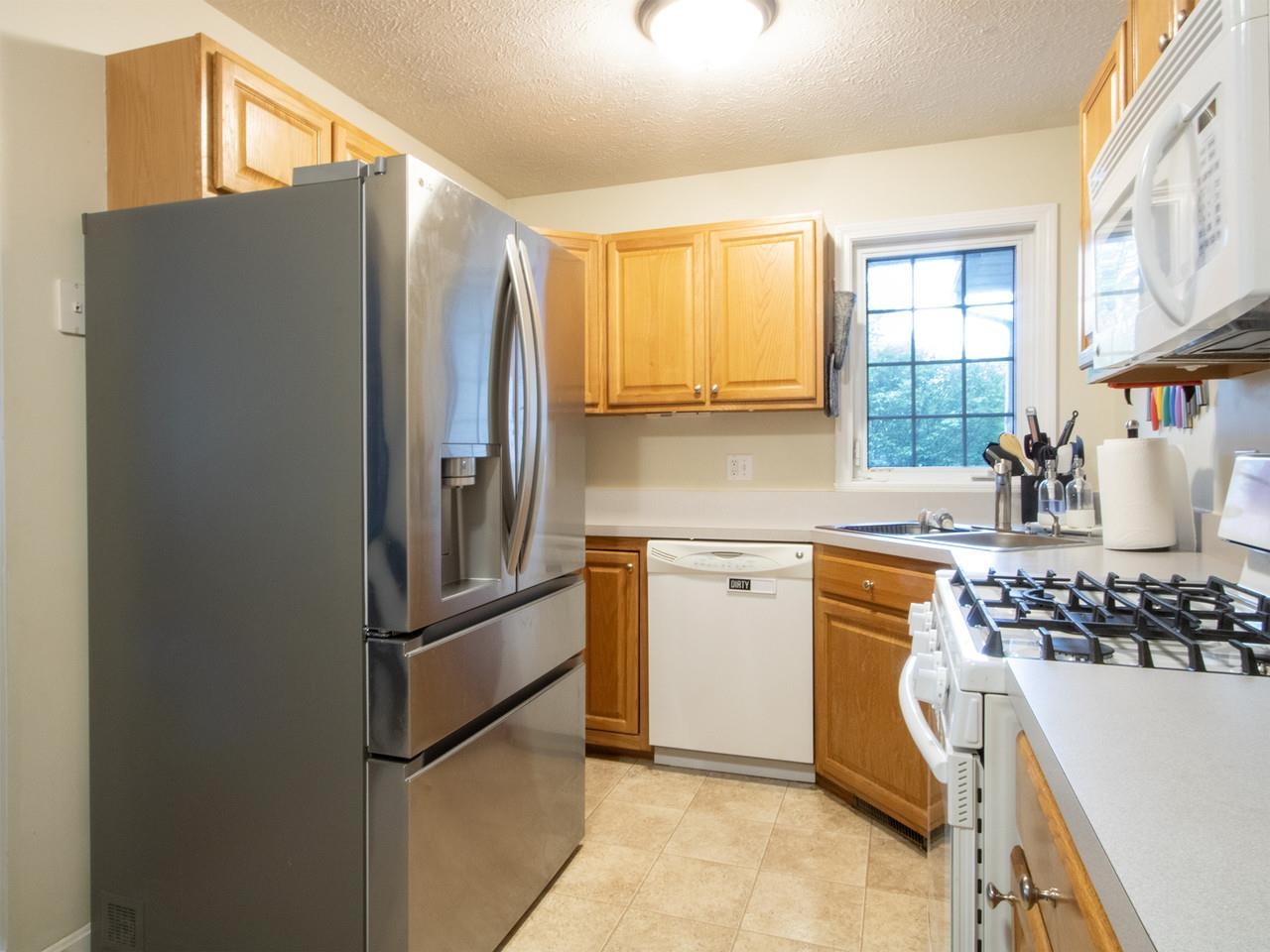 Nice appliances, gas stove