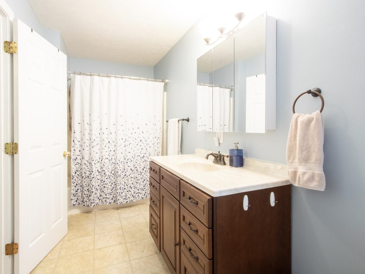 Large full bathroom