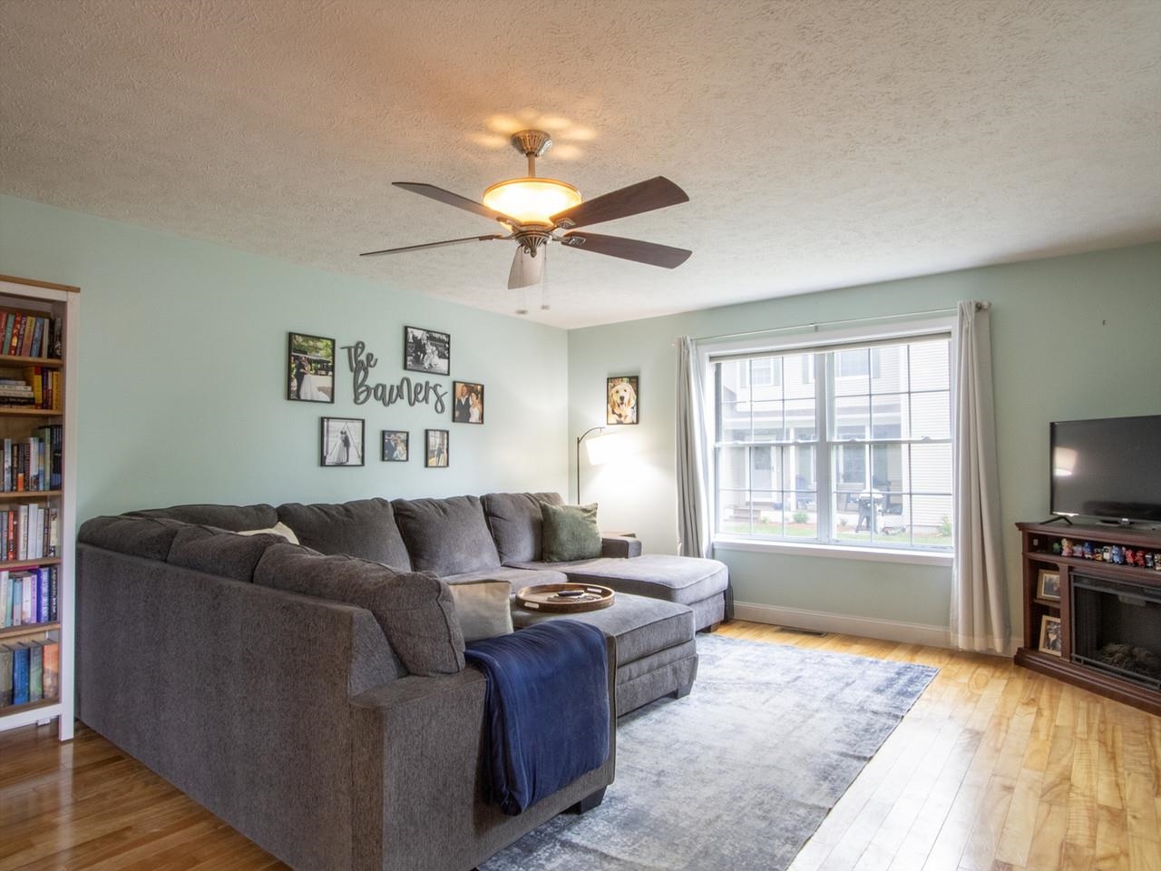 Spacious living room