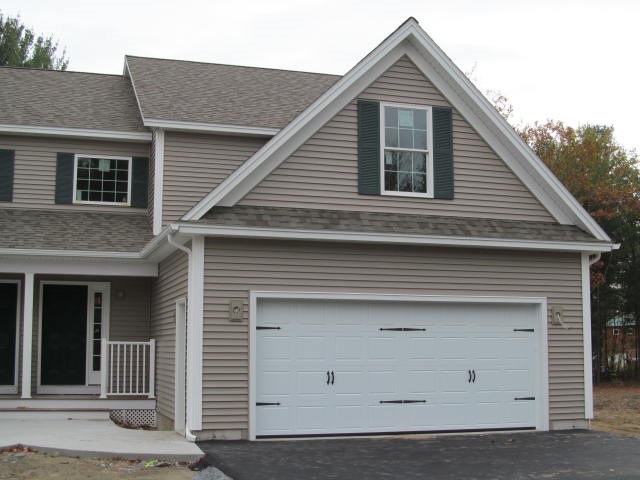 4 Humming Bird Lane, Unit 102
