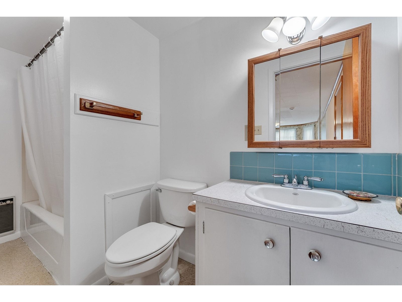Unit 2 - full bathroom