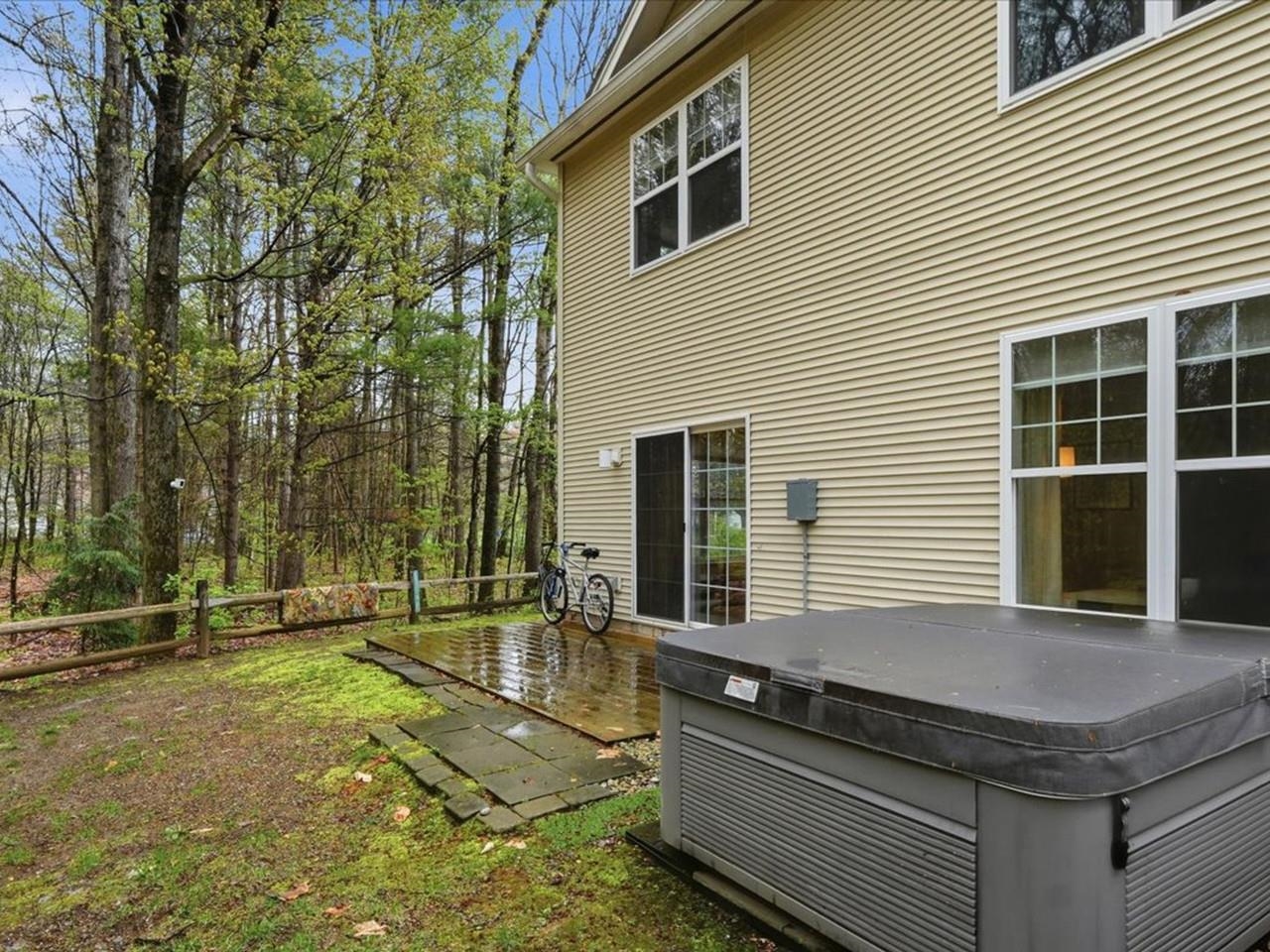 Back patio w/wooded view