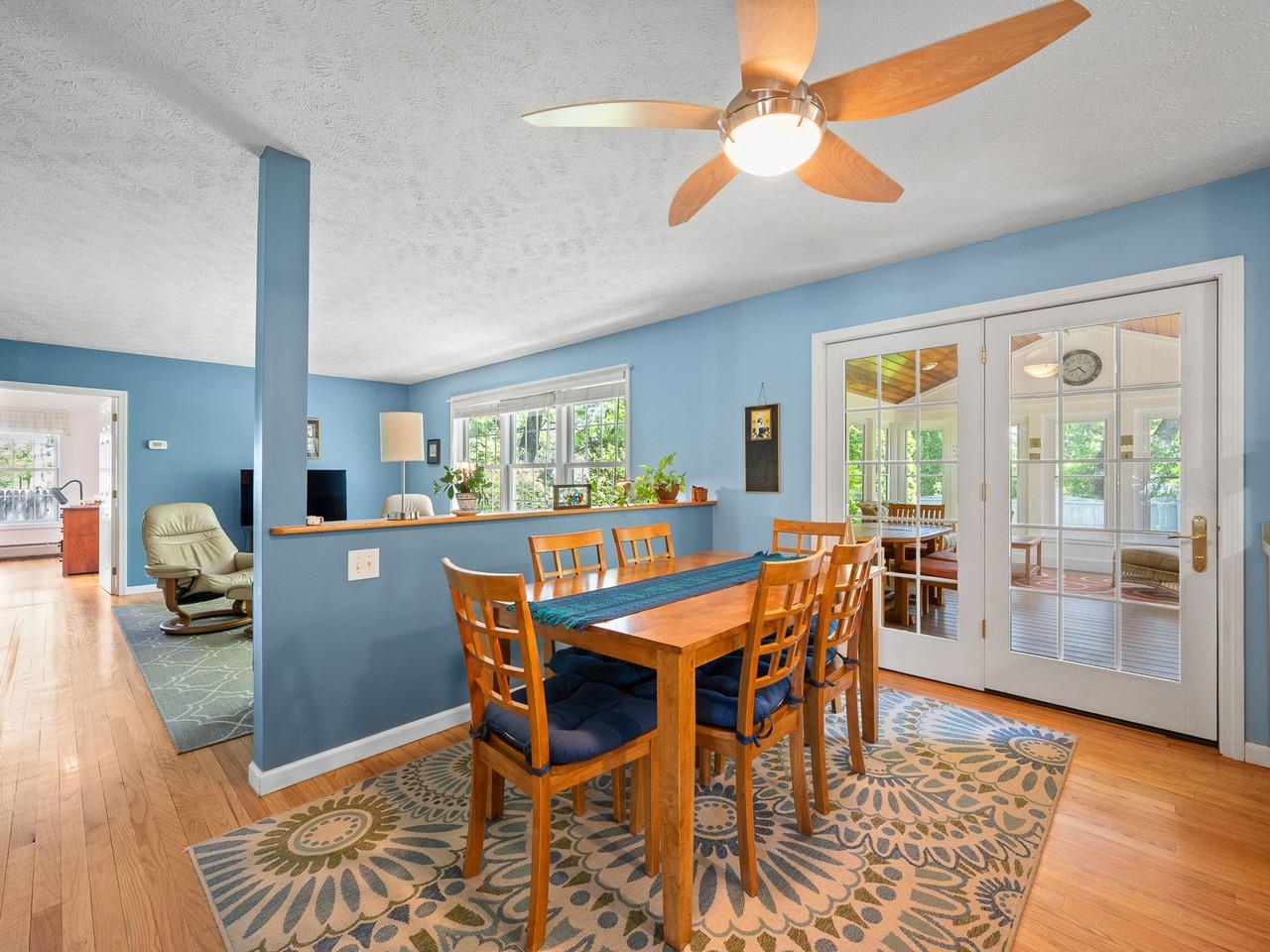 Light-filled family/dining