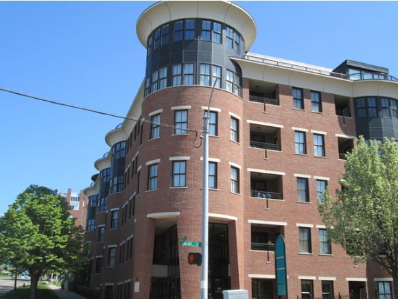 40 College Street, Unit 404E