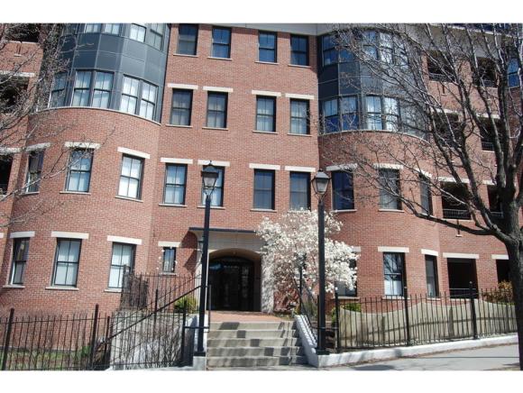 40 College Street, Unit 403