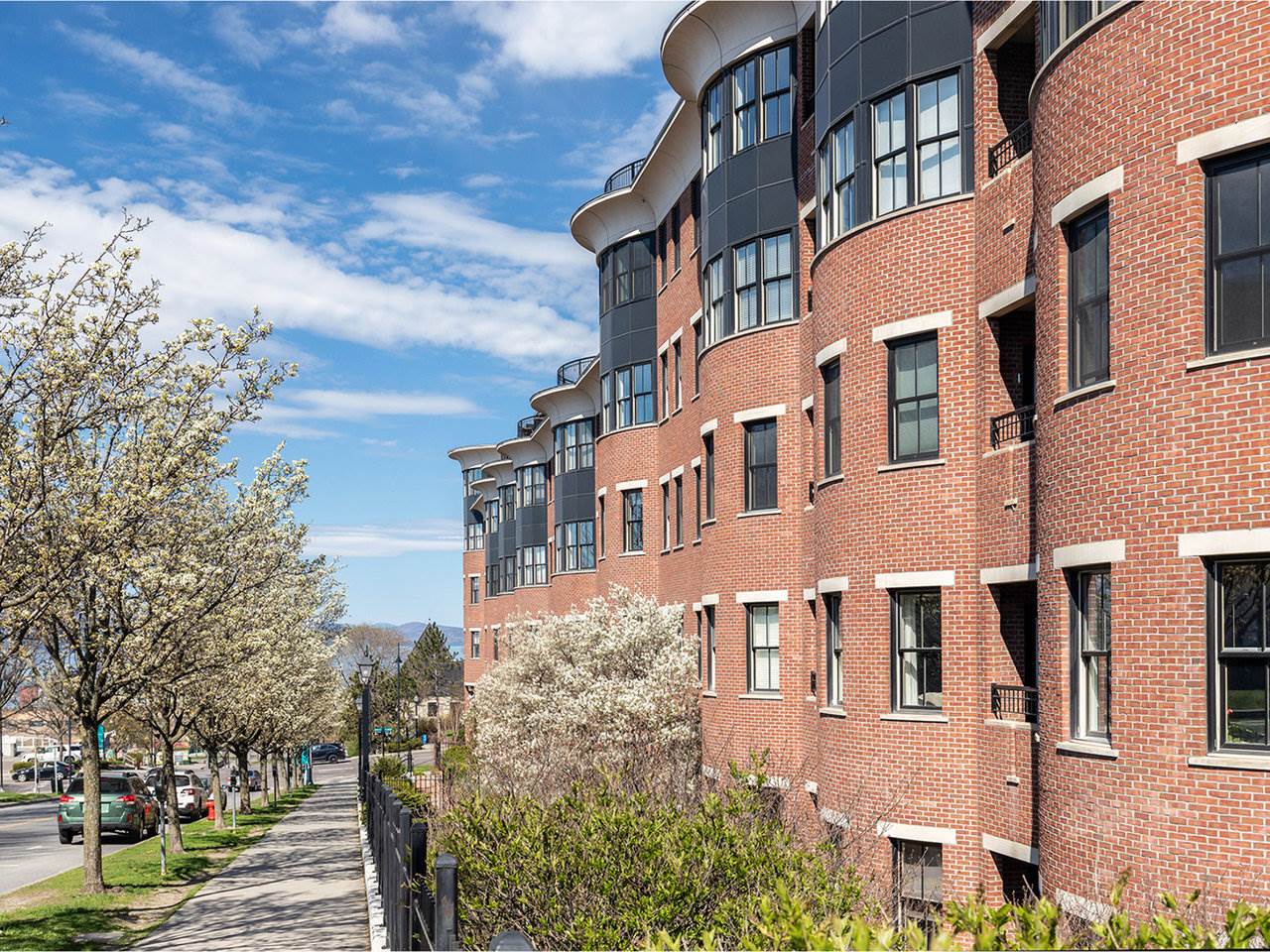 40 College Street, Unit 209