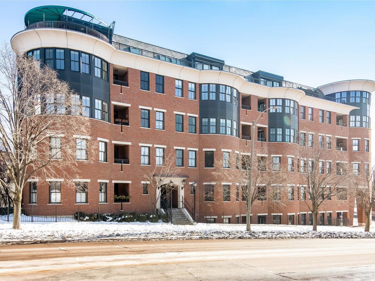 40 College Street, Unit 201