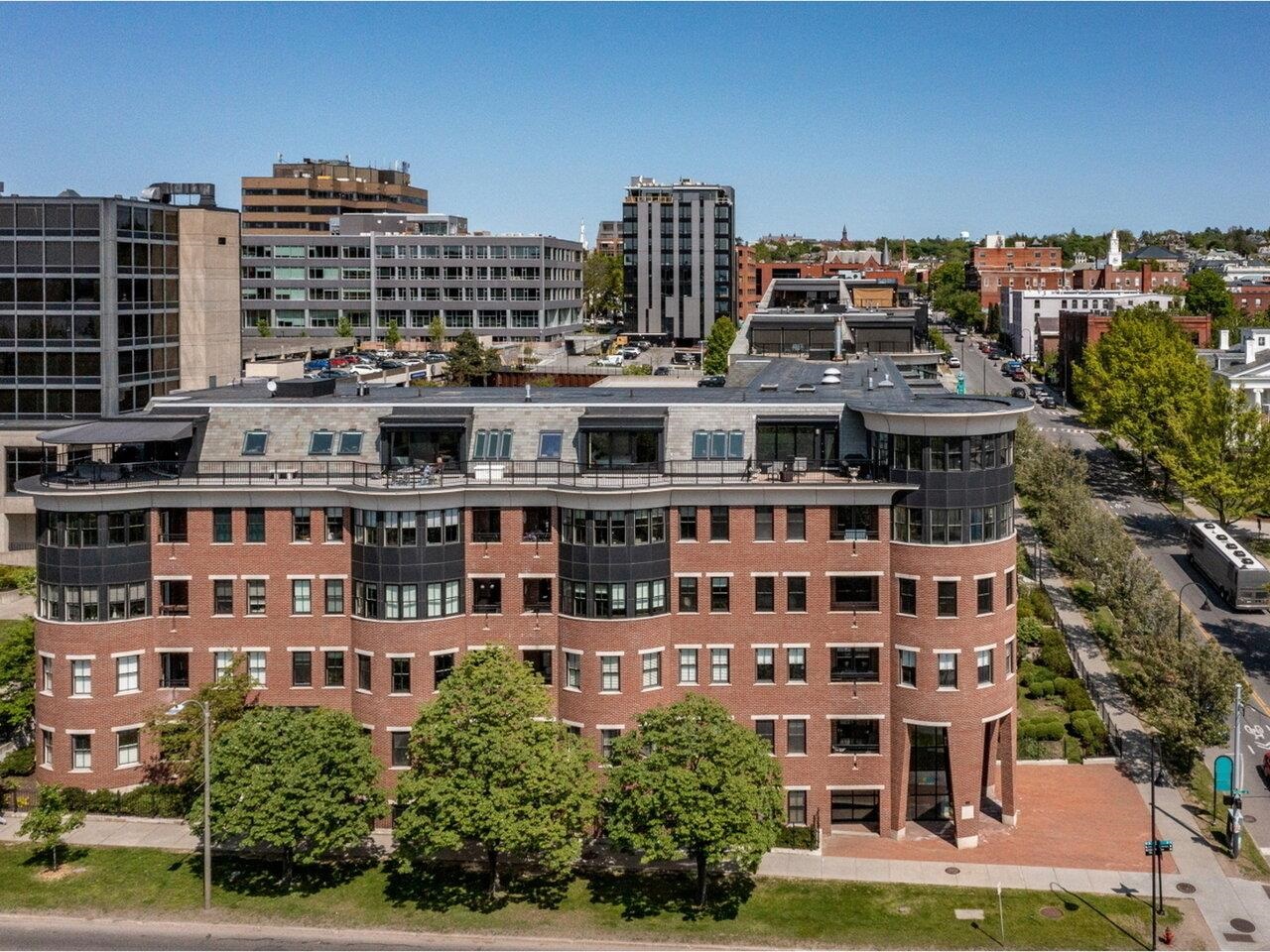 40 College Street, Unit 201