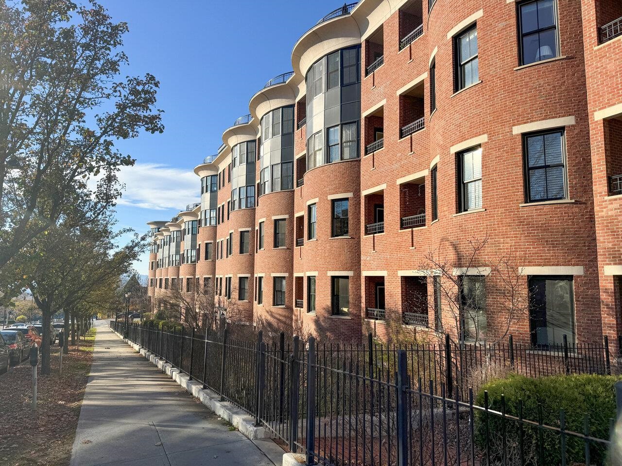 40 College Street, Unit 413