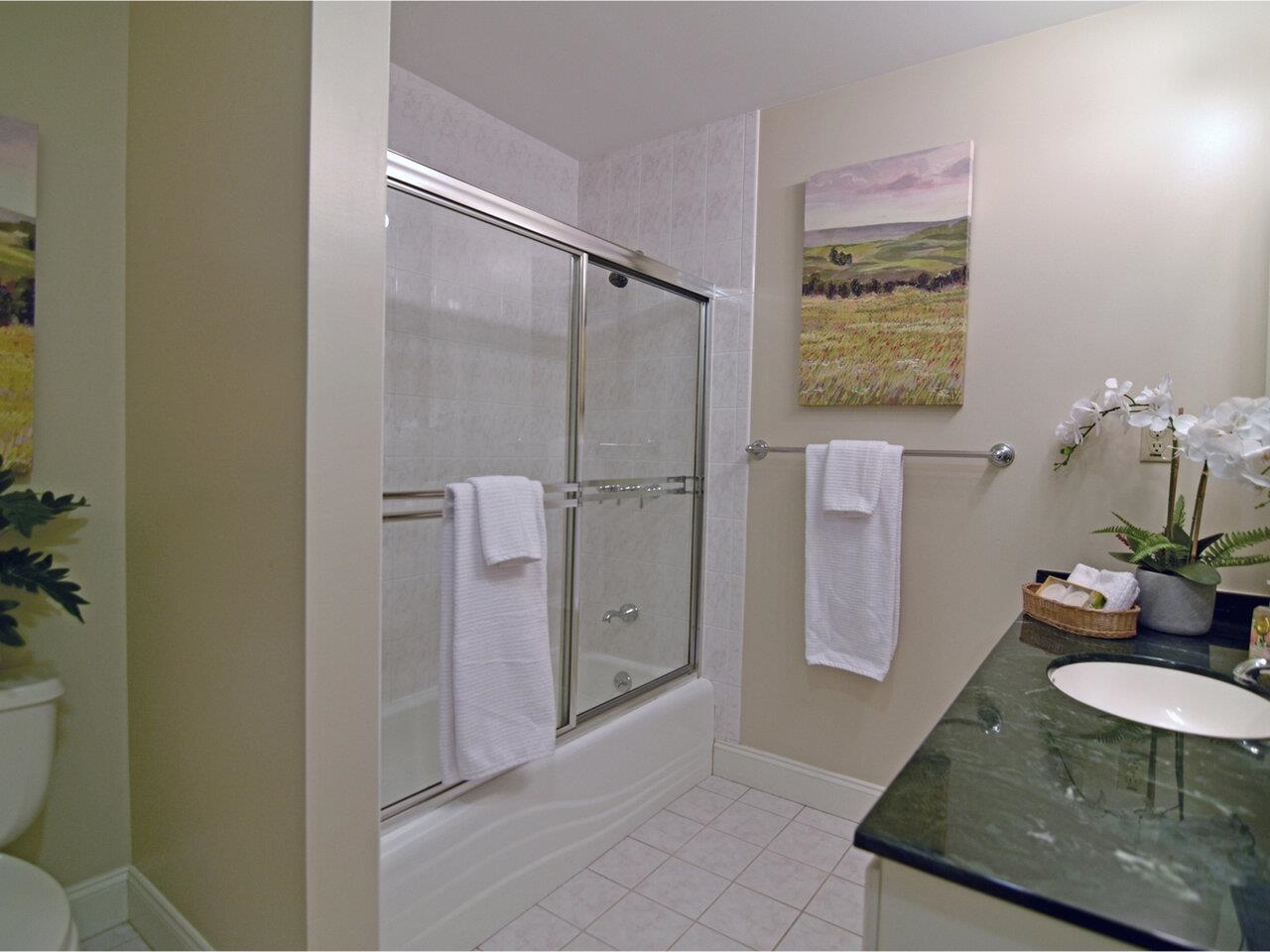 Full bath for primary suite