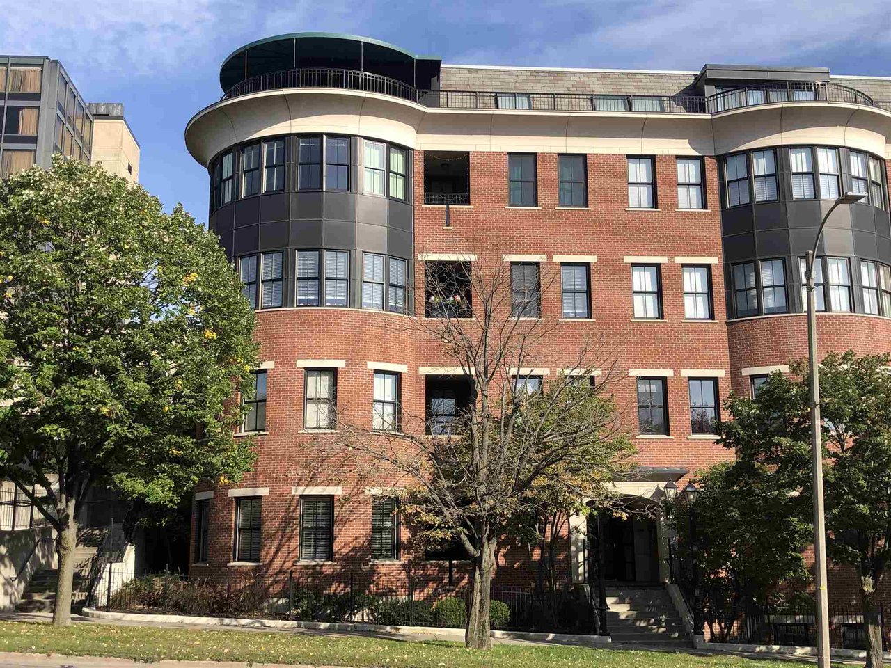 40 College Street, Unit 201H