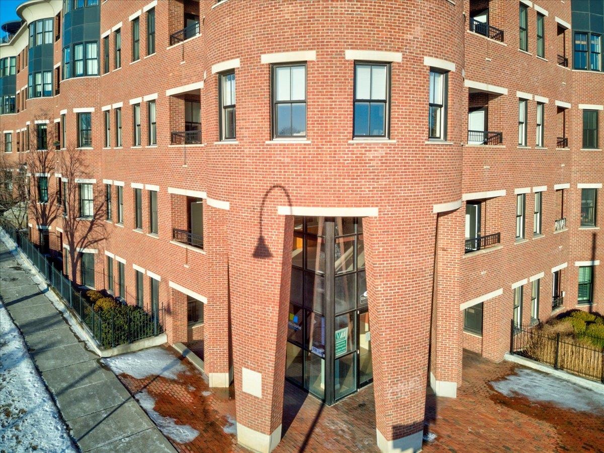 40 College Street, Unit 203A