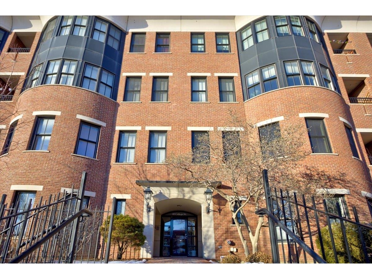 40 College Street, Unit 203A