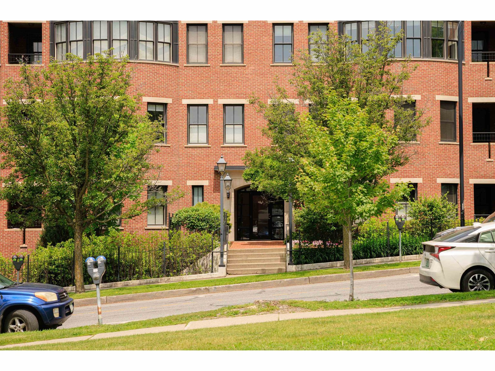 40 College Street, Unit 204C